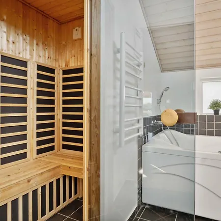 Hébergement de vacances Lovely Summer House In *