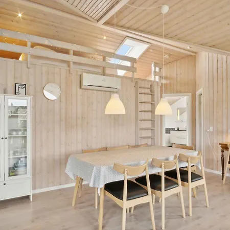 Lovely Summer House In Casa de Férias