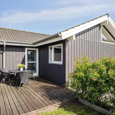 Lovely Summer House In Casa de Férias