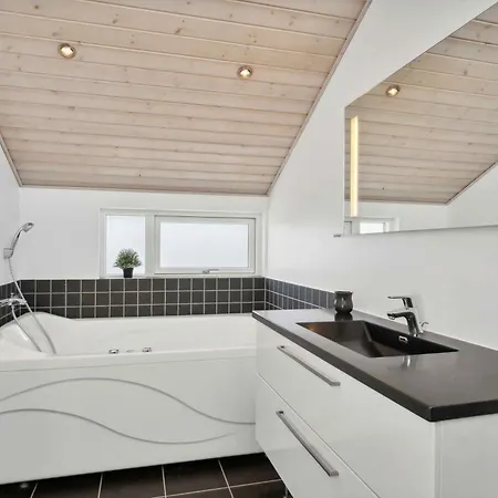 Lovely Summer House In Hébergement de vacances Haderslev