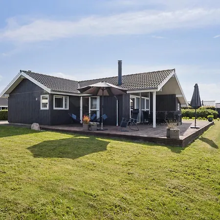 Lovely Summer House In Casa de Férias