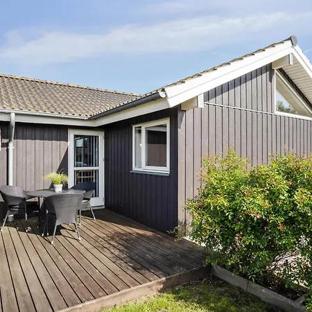 Lovely Summer House In Casa de Férias